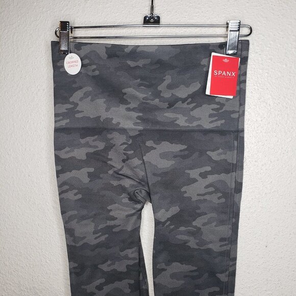 NWT SPANX Sz M Look At Me Now Seamless Gray Camo Leggings (1332) - Picture 2 of 6